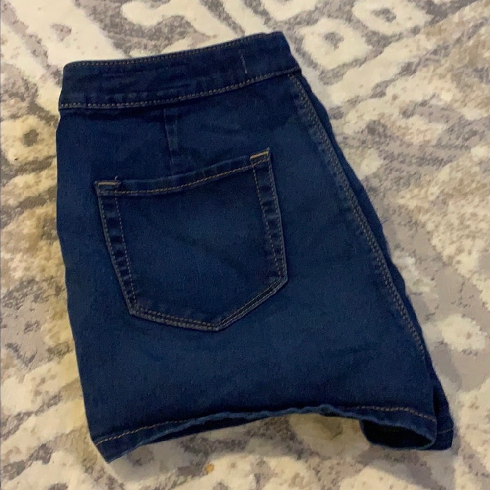 Denim shorts - Picture 2 of 4